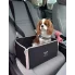 piesek korzystający z fotelika samochodowego United Pets